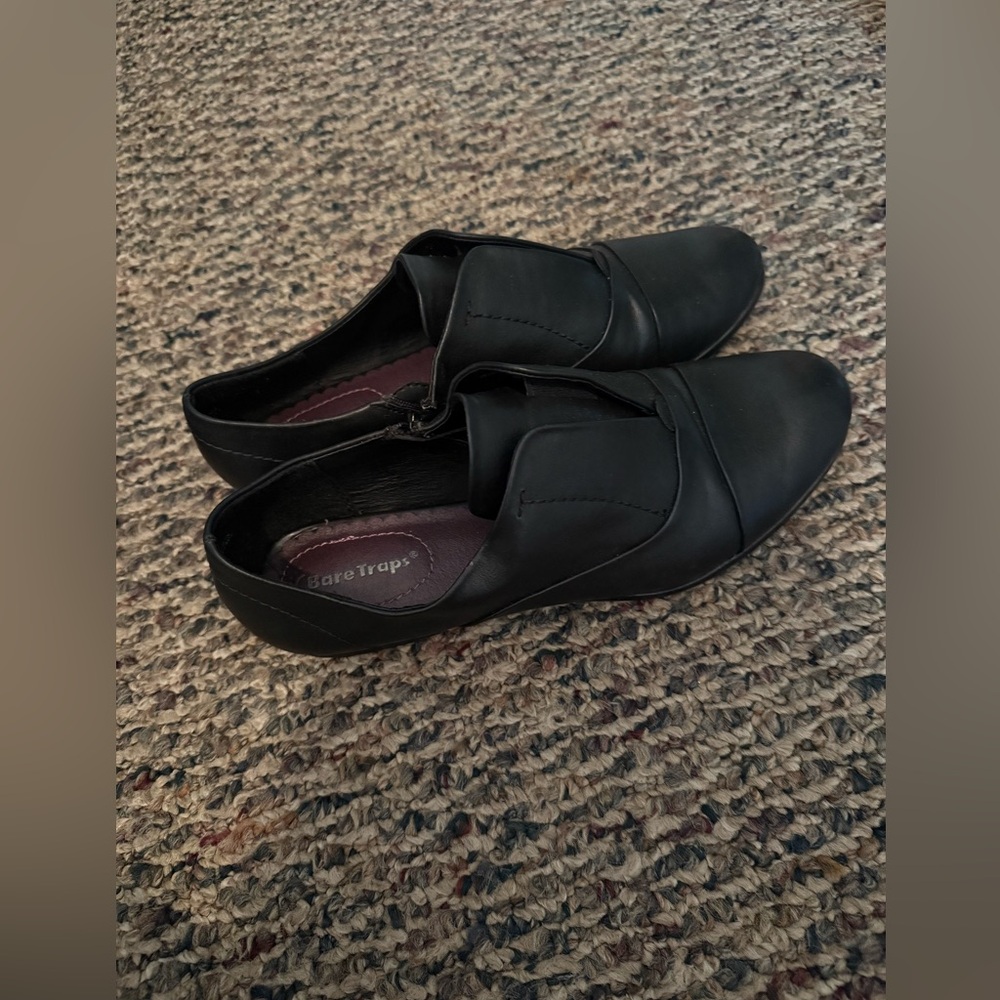 BareTraps Black Flats & Loafers